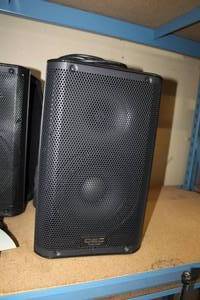 lot 110 image: QSC 1KW 105-degree Active Loudspeaker K8