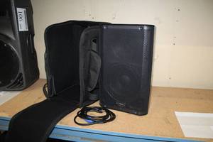 lot 108 image: QSC 1KW 105-degree Active Loudspeaker K8 with Carry Case
