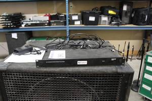 lot 191 image: Shure Rack-Mount UHF AntennaPower Distribution System UA844, Users Guide