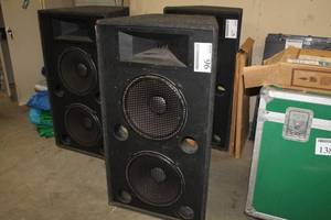 lot 96 image: Sunn 2-Way with Dual 15in. Subwoofer and Horn Stereo Speaker SPL 1226