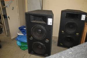 lot 98 image: Sunn 2-Way with Dual 15in. Subwoofer and Horn Stereo Speaker SPL 1226
