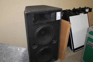 lot 97 image: Sunn 2-Way with Dual 15in. Subwoofer and Horn Stereo Speaker SPL 1226