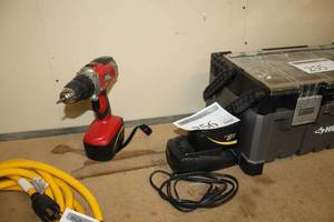 lot 256 image: Skilshop X Drive 18V Cordless Drill, Extra Battery, Charger