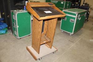 lot 290 image: Rolling Wood Podium