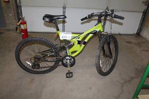 lot 455 image: Ironhorse Mens Trail Bike