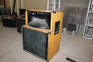lot 123 image: Peavey Speaker SP2 2 Way with 18in. Subwoofer and Horn