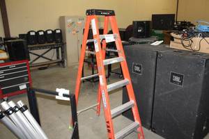 lot 293 image: Werner Extra Heavy DutyProfessional Use Non-Conductive Fiberglass Step Ladder 6ft.