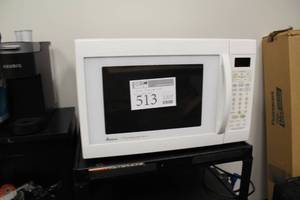 lot 513 image: Amana Household Microwave Oven ACM1580AW