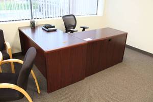 lot 535 image: L-Shaped Wood Office Desk 4-Drawer