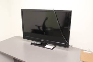 lot 531 image: Insignia 29in. Flat Screen TV with Stand, Remote Control