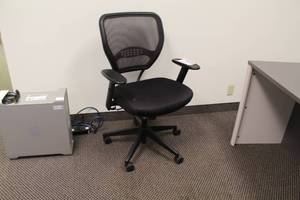 lot 533 image: Rolling Office Arm Chair with Vented Seat Back