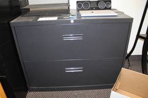 lot 530 image: Metal Lateral File Cabinet 2-Locking Drawer with Key