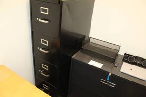 lot 529 image: Hon Metal File Cabinet 4-Drawer