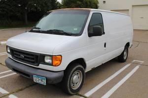lot 86 image: 2006 Ford E150 Econoline 3-Door Cargo Van
