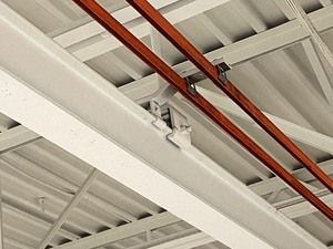 lot 4 image: Approx 270ft Linear Run Of Bridge Crane Rail & Power Strip