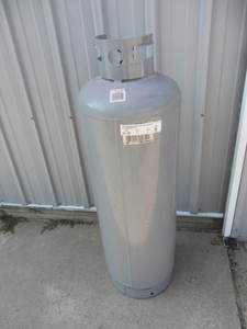 lot 101 image: LP Gas 100lb Cylinder, Nearly Full