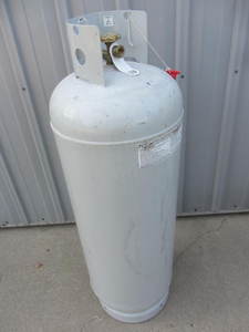 lot 108 image: LP Gas 100lb Cylinder