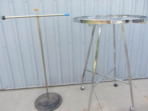 lot 148 image: Store Display Racks