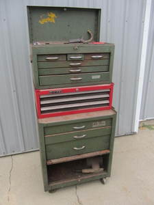 lot 120 image: Stacking Toolchest Full of Tools