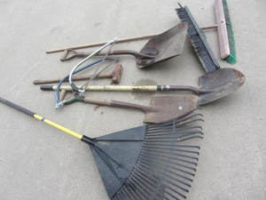 lot 146 image: Hand Garden Tools