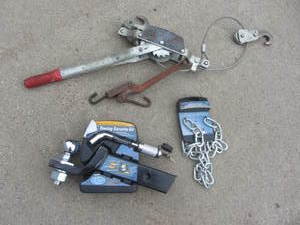 lot 129 image: Towing Kit, Chains, Comalong