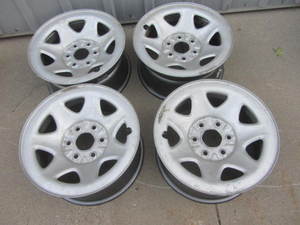 lot 131 image: Chevy Stock 17 Rims with Sensor