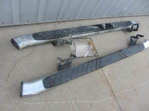 lot 132 image: Ford Nerf Bars