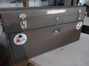 lot 5 image: Kennedy Machinist Chest