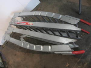 lot 6 image: Folding Aluminum Ramps