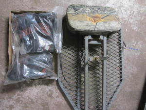 lot 184 image: Hunting Platform, Harness
