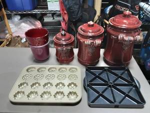 lot 3 image: Nordic Wear Petit four Pan, Scone Pan & Ceramic 3-Piece Canister Set