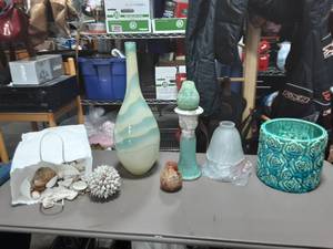 lot 6 image: Aqua Home Decor