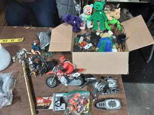lot 10 image: Lot Of Collectible Toys