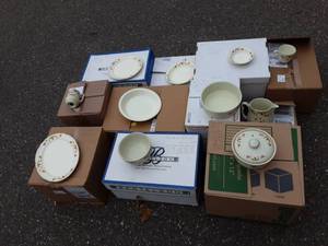 lot 16 image: Collection Of Halls Autumn Leaf Table Ware (11 Boxes)-See Photos For Inventory List