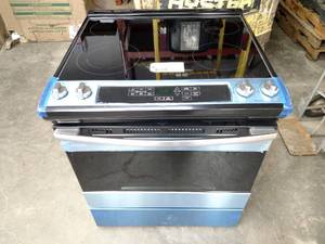 lot 382 image: Ikea Model IES790GS0 Electric Range...