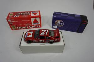 lot 6 image: Collectible Action Racing Elliott Sadler Stock Car