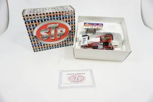 lot 91 image: Collectible Andy Hillenberg STP Sprint Car