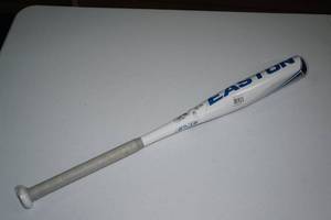 lot 191 image: Easton Ghost 2716 Softball Bat