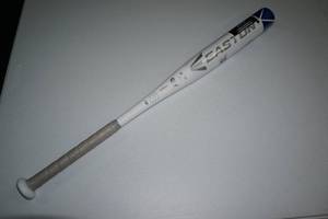 lot 192 image: Easton Sapphire 2917 Softball Bat