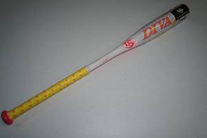 lot 198 image: Louisville Slugger Diva 2718 Softball Bat