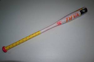 lot 199 image: Louisville Slugger Diva 2718 Softball Bat