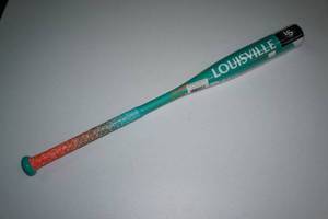 lot 203 image: Louisville Slugger Quest 2718 Softball Bat