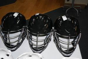 lot 52 image: (3) Cascade CS-R Lacrosse Helmets