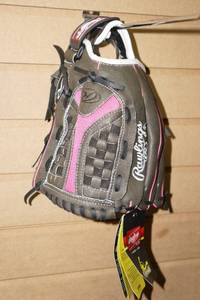 lot 209 image: Rawlings Softball Glove