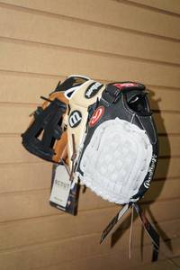 lot 212 image: 3 Youth Gloves