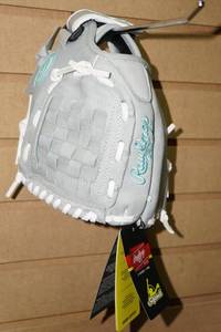 lot 214 image: Rawlings Softball Glove