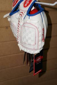 lot 215 image: 2 Rawlings Youth Gloves