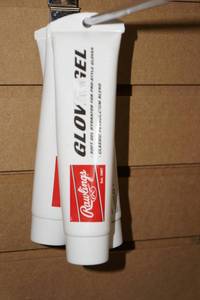 lot 221 image: Rawlings Glove Gel
