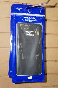 lot 258 image: Mizuno Black Knee Pads