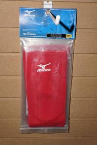 lot 270 image: Mizuno Red Knee Pads